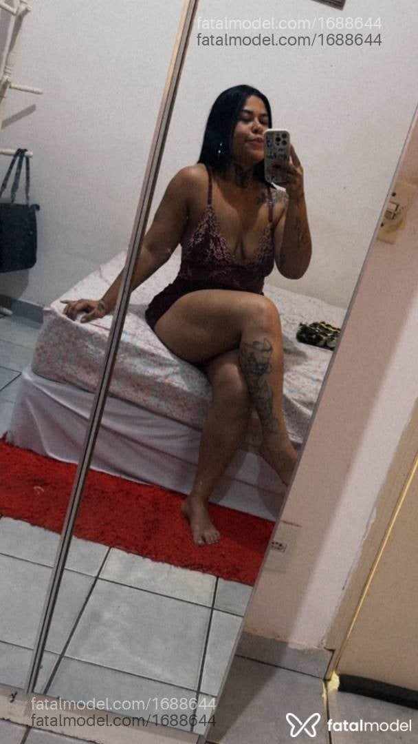 Acompanhante mulher morena (o) de olhos castanhos - Carol martins
