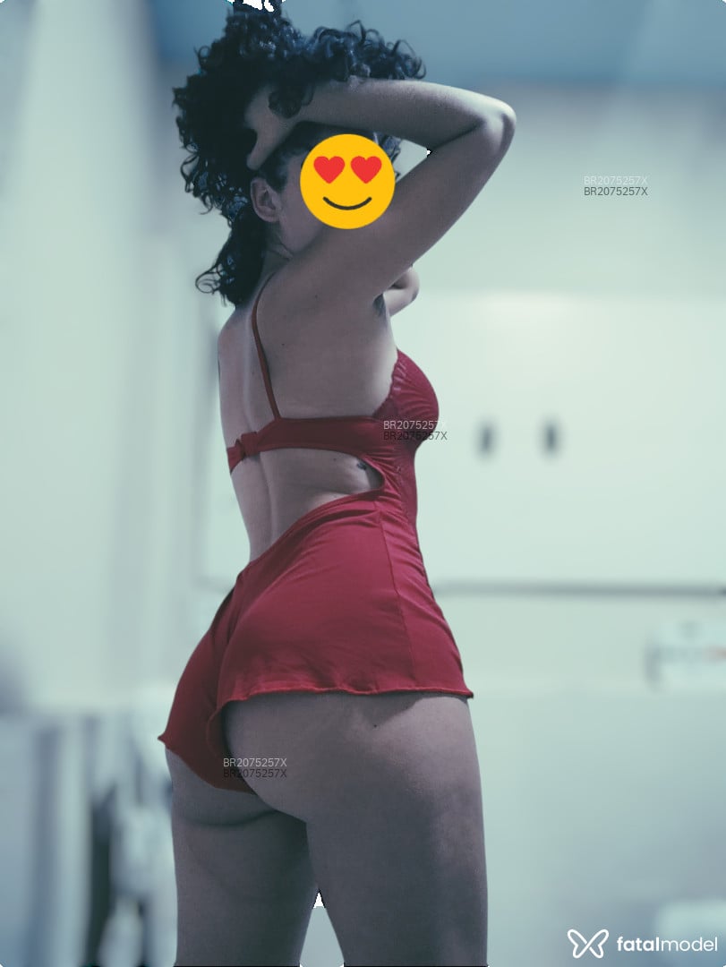 Acompanhante mulher com cabelo castanho de olhos mel em Virtual - Mel