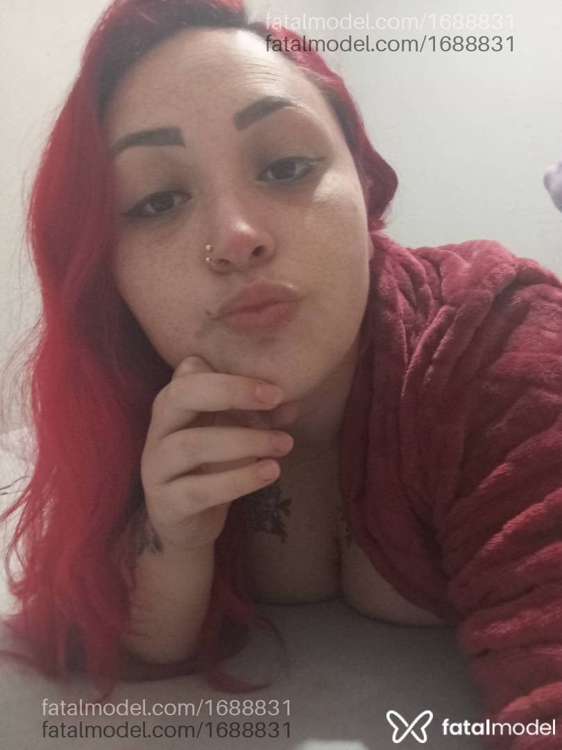Acompanhante mulher ruiva (o) de olhos castanhos - Bruni santos