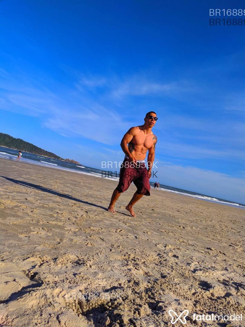 Acompanhante homem com cabelo castanho de olhos castanhos em Florianópolis - Michel campos