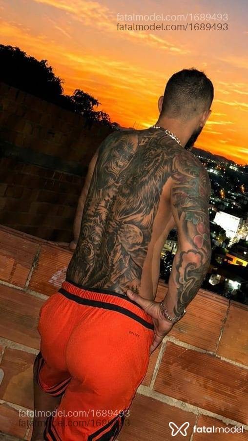Acompanhante homem com cabelo castanho de olhos castanhos - Kairom Henrique