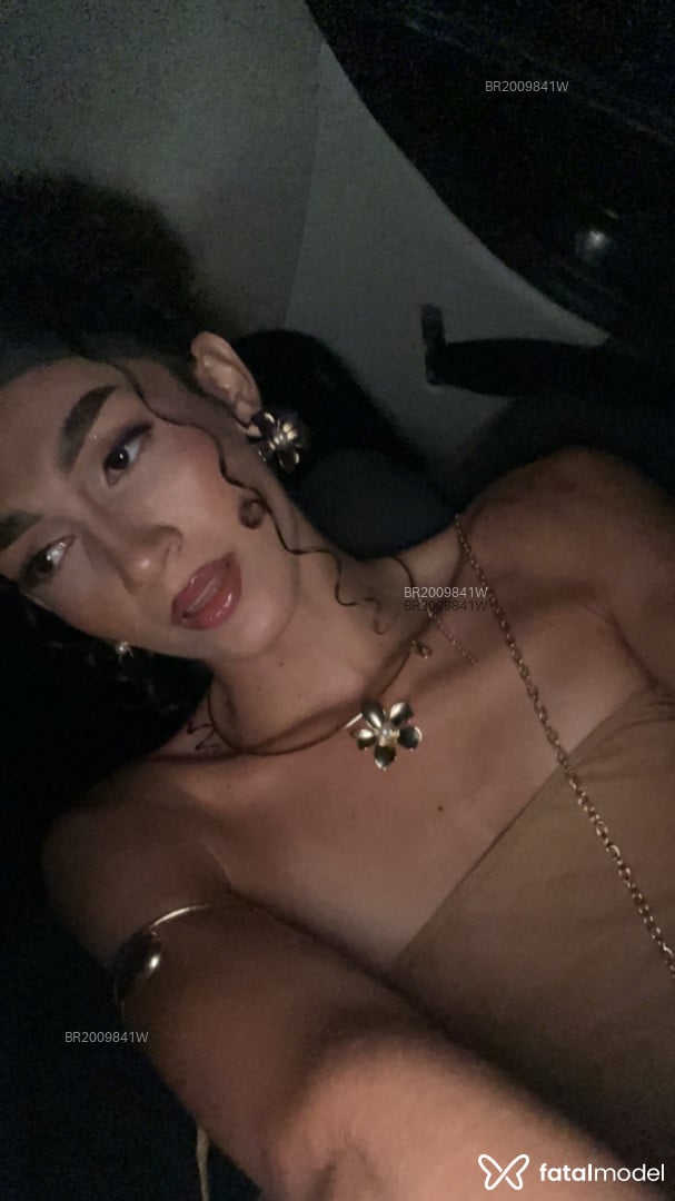 Acompanhante mulher trans com cabelo castanho de olhos pretos em São Gonçalo do Amarante - Angel