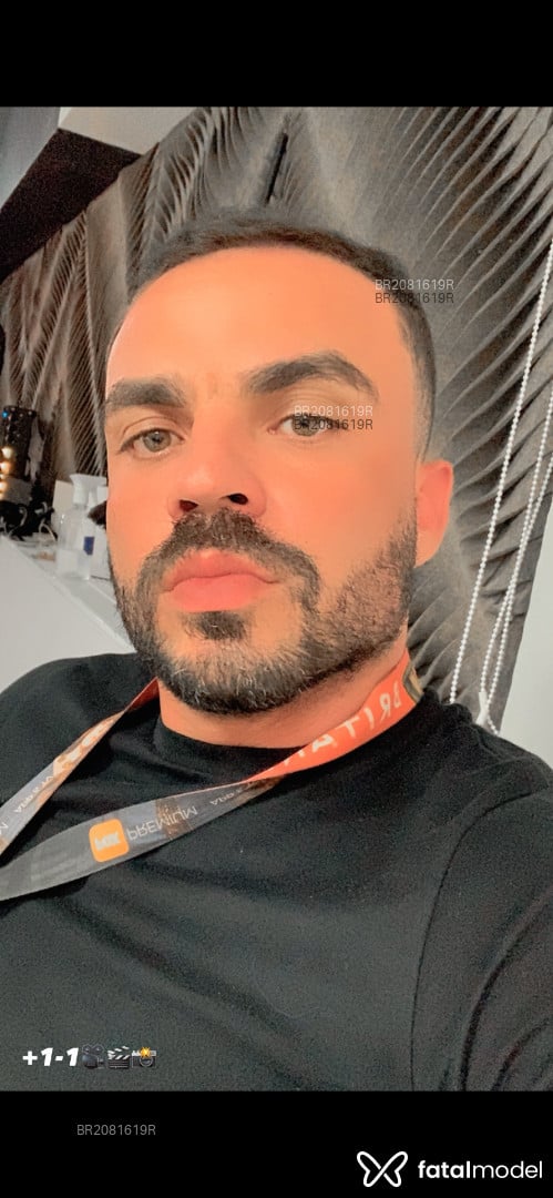 Acompanhante homem morena (o) de olhos verdes em São Paulo Acompanhante homem morena (o) de olhos verdes em São Paulo - Diego Dyfani