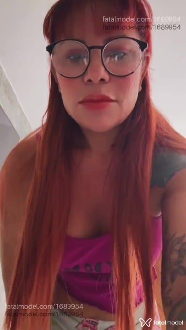 Acompanhante mulher ruiva (o) de olhos castanhos - Eduarda Lins