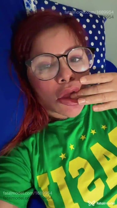 Acompanhante mulher ruiva (o) de olhos castanhos - Eduarda Lins