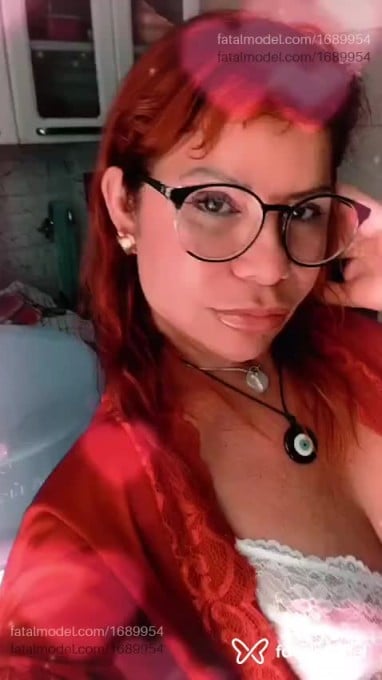 Acompanhante mulher ruiva (o) de olhos castanhos - Eduarda Lins