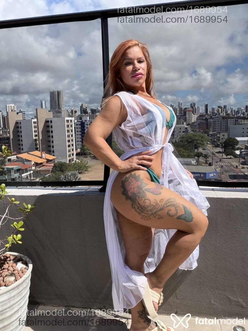 Acompanhante mulher ruiva (o) de olhos castanhos - Eduarda Lins