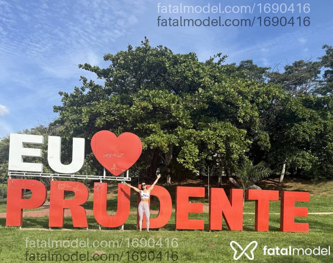 Acompanhante mulher morena (o) de olhos pretos - Thaís