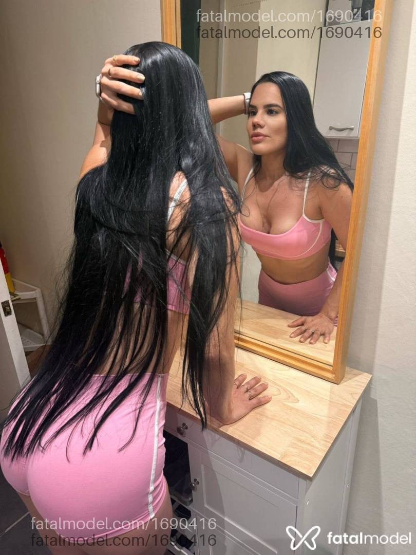 Acompanhante mulher morena (o) de olhos pretos - Thaís