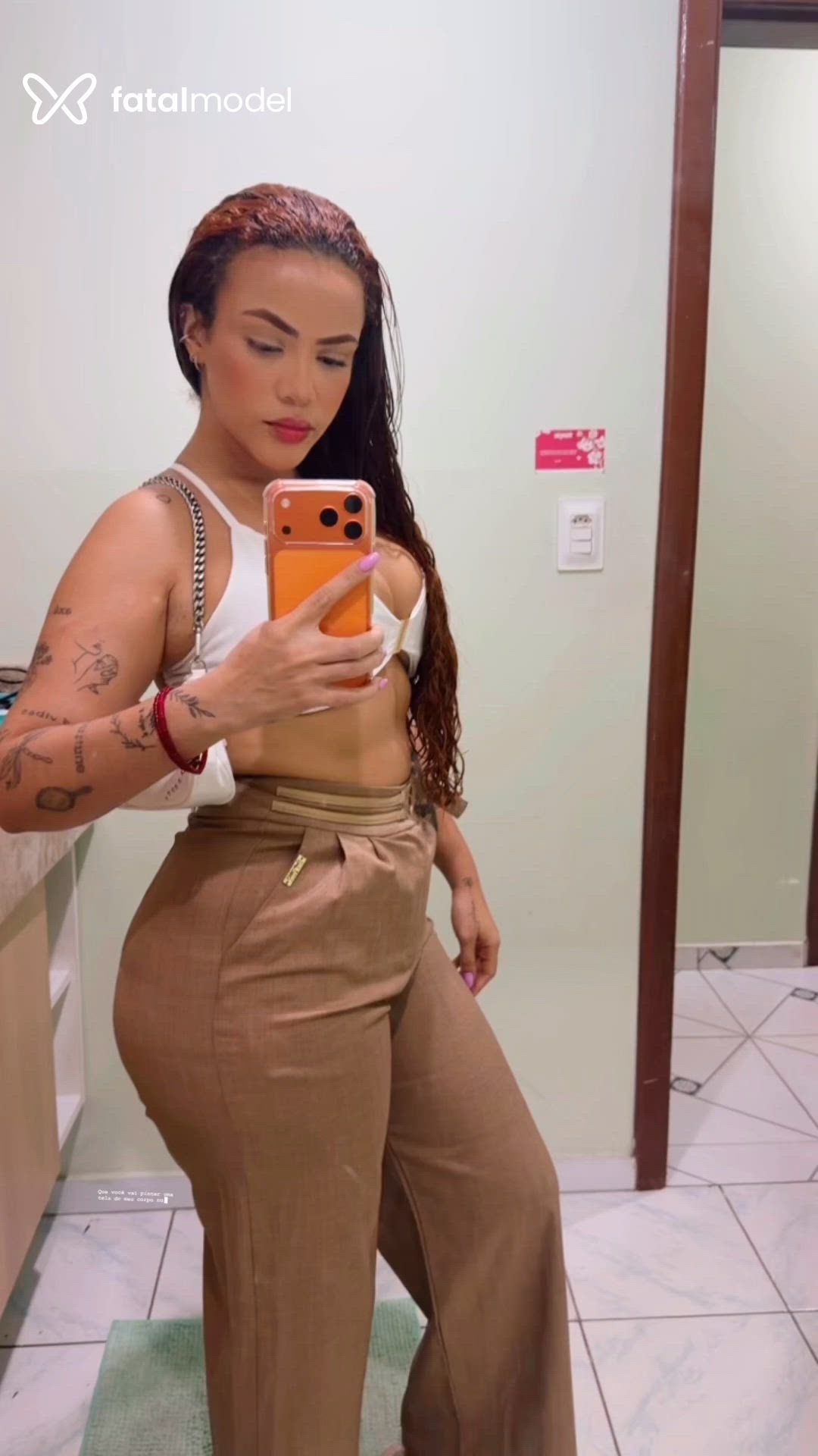 Acompanhante mulher loira (o) de olhos castanhos - Jade Ohara Acompanhante mulher loira (o) de olhos castanhos - Jade Ohara