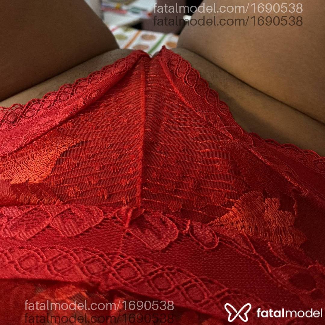 Acompanhante mulher loira (o) de olhos castanhos - Jade Ohara