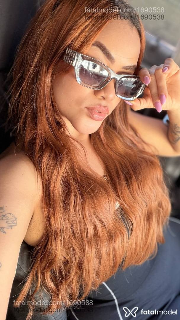 Acompanhante mulher loira (o) de olhos castanhos - Jade Ohara