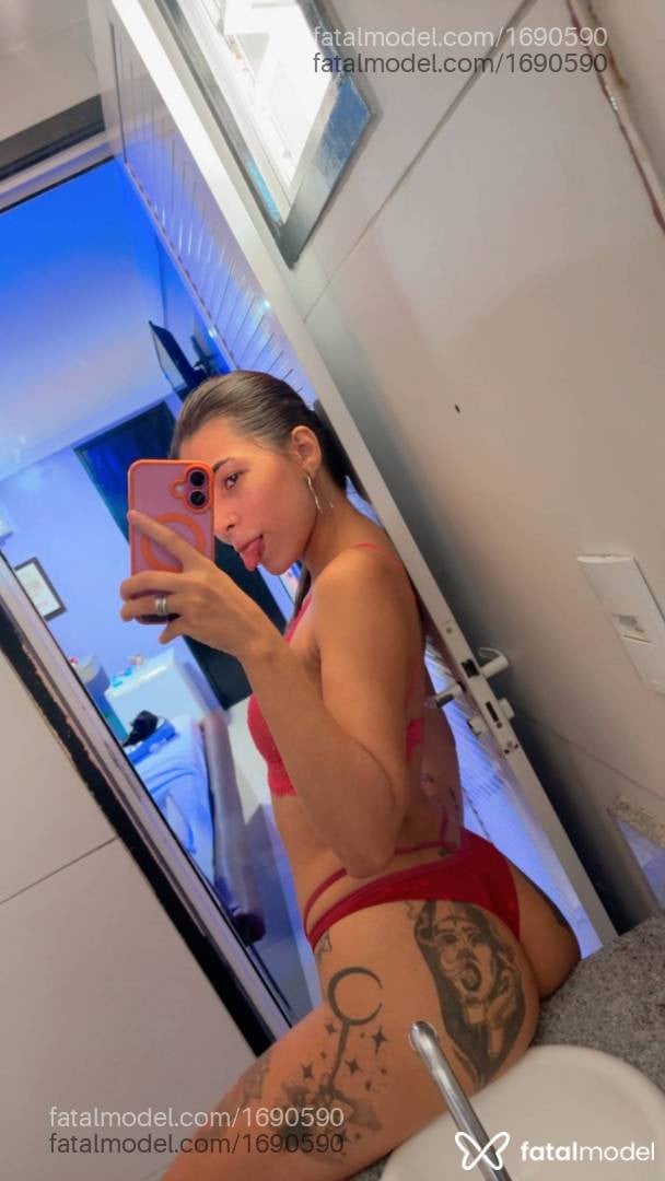 Acompanhante mulher morena (o) de olhos castanhos - LIVIA