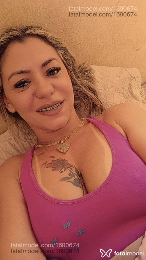Acompanhante mulher loira (o) de olhos castanhos em Dourados - Gaby