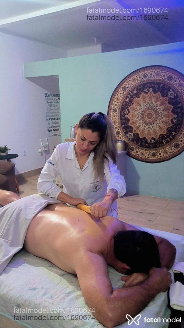 Acompanhante mulher loira (o) de olhos castanhos em Dourados - Gaby