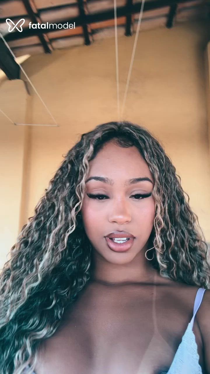 Acompanhante mulher loira (o) de olhos castanhos - Ludmilla Mineirnha