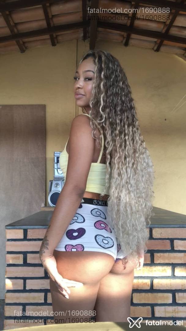 Acompanhante mulher loira (o) de olhos castanhos - Ludmilla Mineirnha