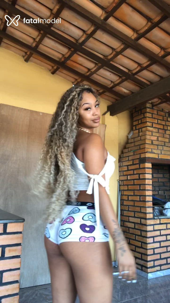 Acompanhante mulher loira (o) de olhos castanhos - Ludmilla Mineirnha