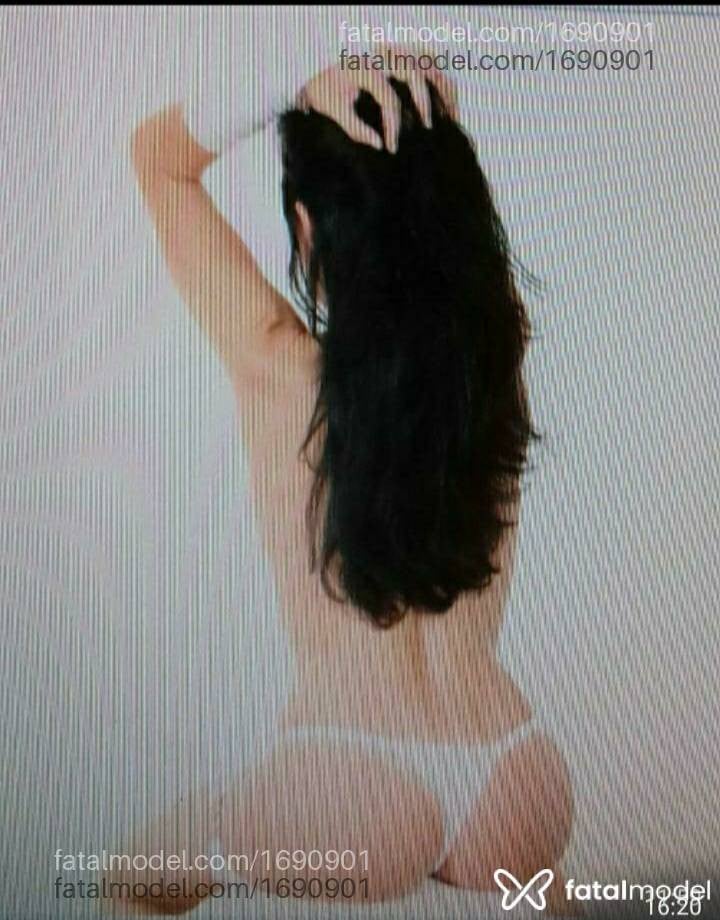 Acompanhante mulher morena (o) de olhos pretos - Latiffa