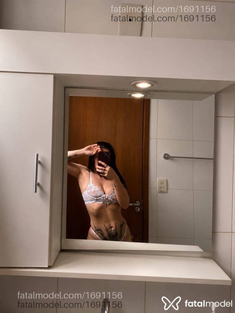 Acompanhante mulher com cabelo castanho de olhos mel - Juliana Fernandes