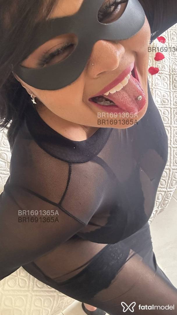 Acompanhante mulher com cabelo castanho de olhos castanhos em Praia Grande - Isaurene Gutierres