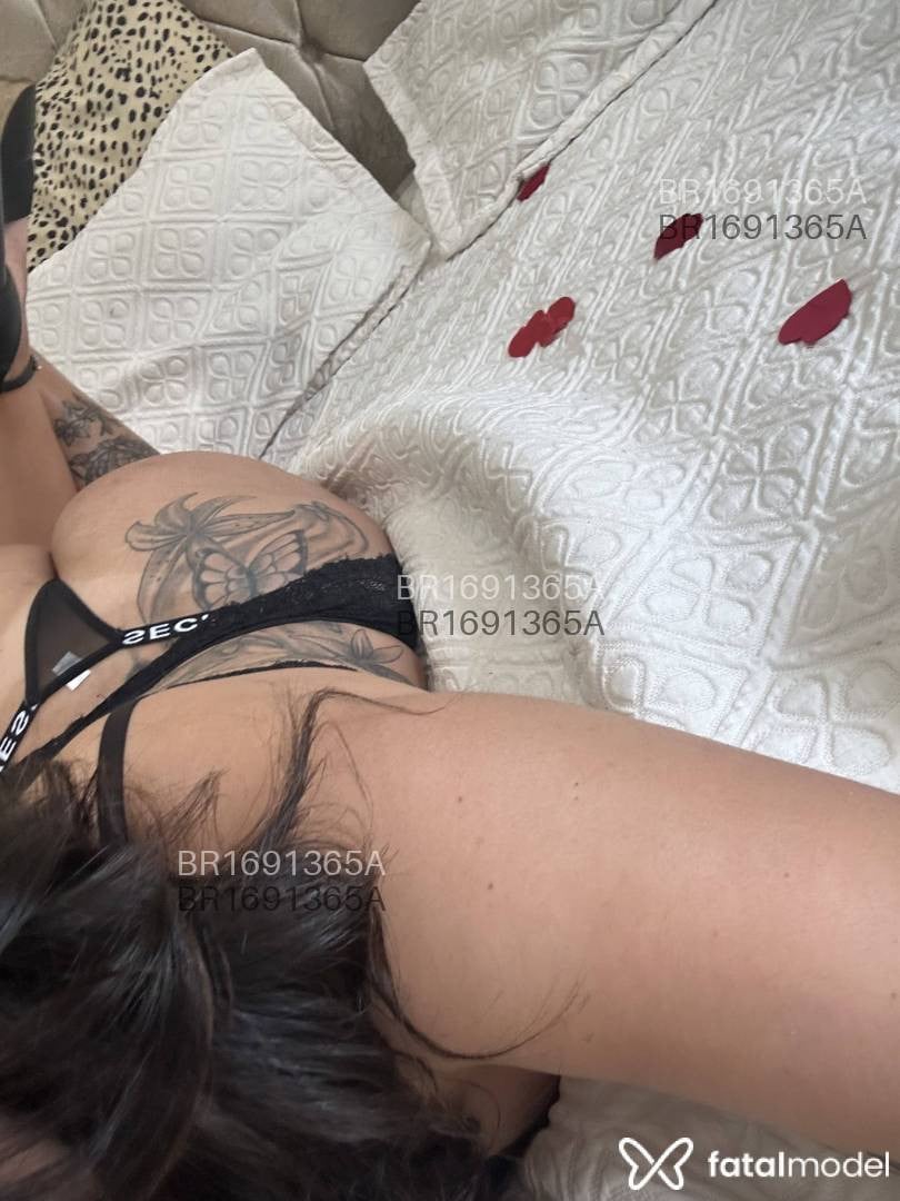 Acompanhante mulher com cabelo castanho de olhos castanhos em Praia Grande - Isaurene Gutierres