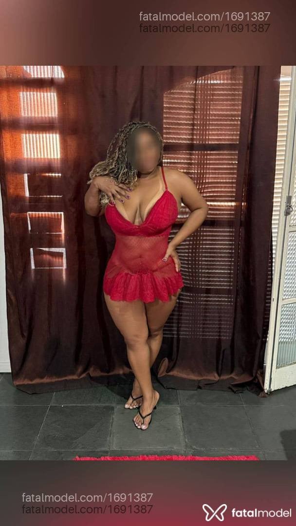 Acompanhante mulher com cabelo castanho de olhos mel - Laura