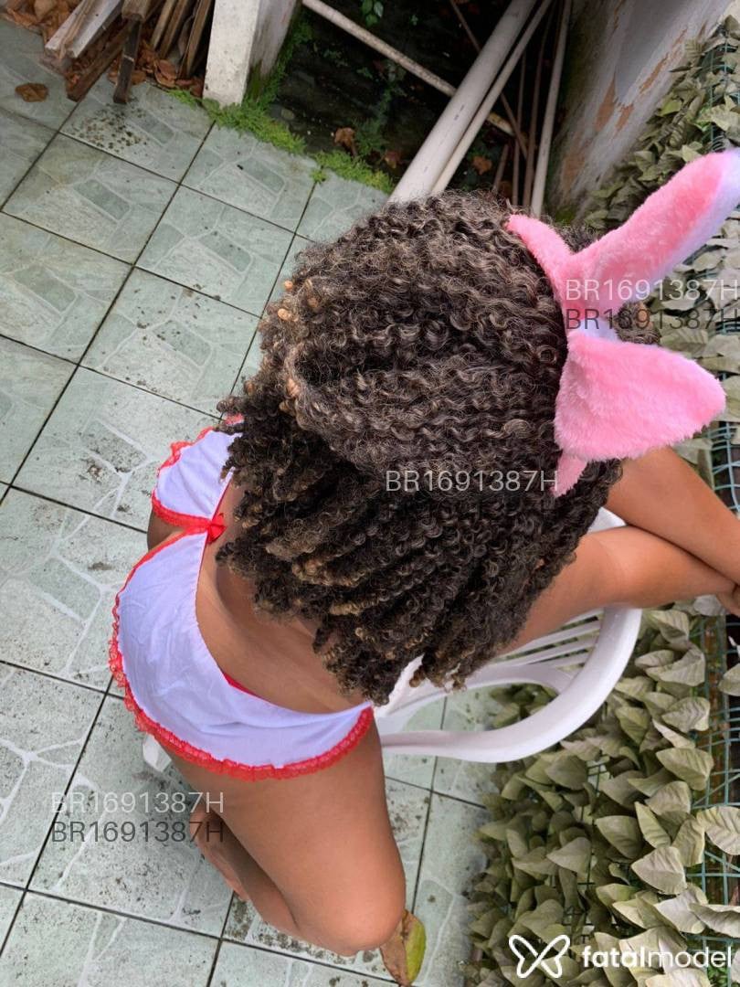 Acompanhante mulher com cabelo castanho de olhos mel em Indaiatuba - Laura