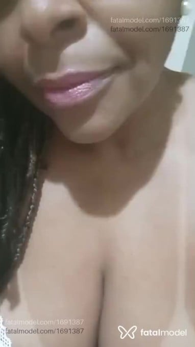 Acompanhante mulher com cabelo castanho de olhos mel em Indaiatuba - Laura