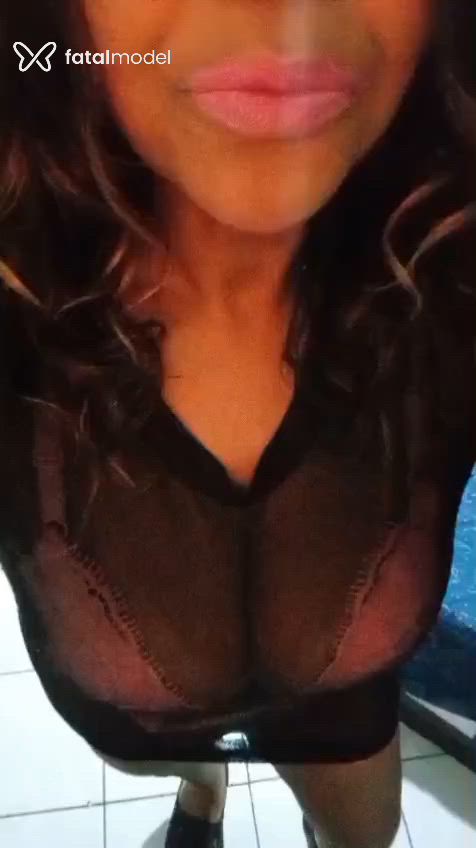 Acompanhante mulher com cabelo castanho de olhos mel - Laura Acompanhante mulher com cabelo castanho de olhos mel - Laura