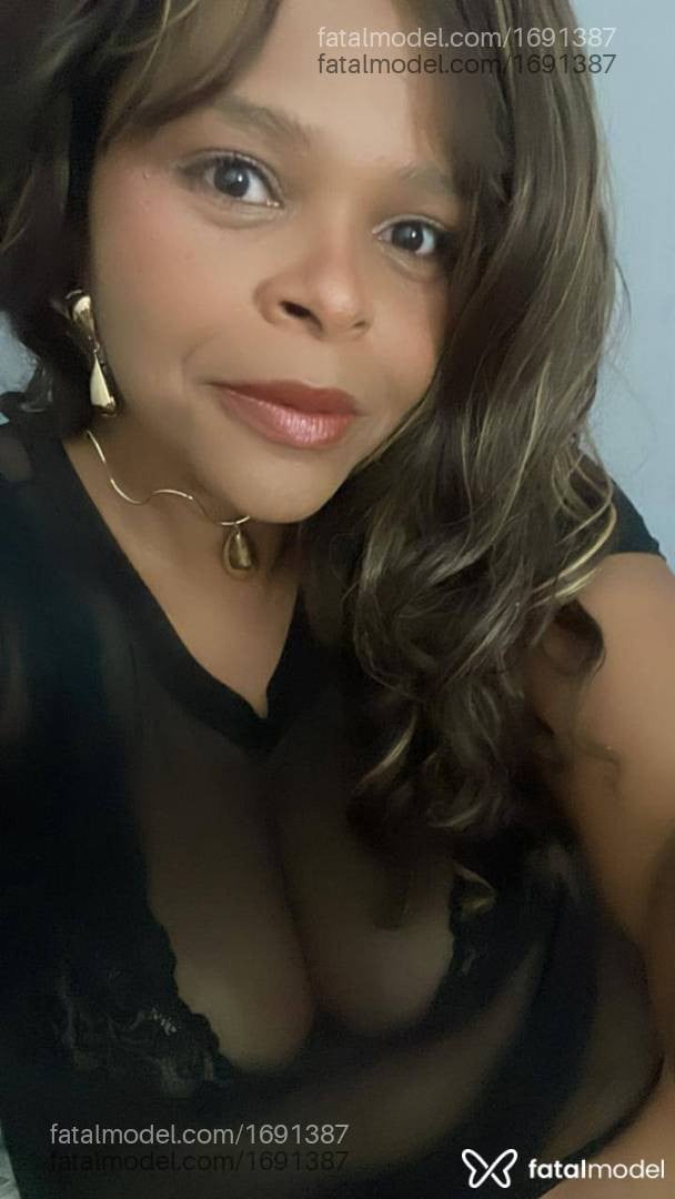 Acompanhante mulher com cabelo castanho de olhos mel em Indaiatuba - Laura