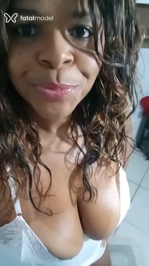 Acompanhante mulher com cabelo castanho de olhos mel - Laura Acompanhante mulher com cabelo castanho de olhos mel - Laura