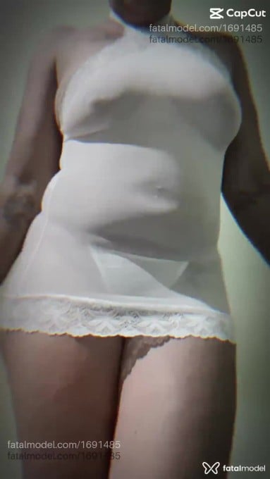 Acompanhante mulher loira (o) de olhos castanhos - Belinha