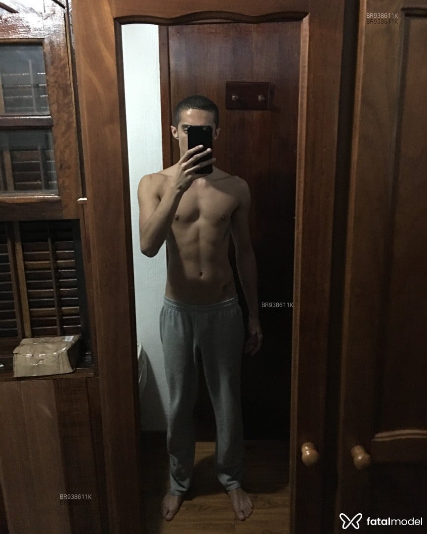 Acompanhante homem com cabelo castanho de olhos castanhos em Petrópolis Acompanhante homem com cabelo castanho de olhos castanhos em Petrópolis - Lucas Justen