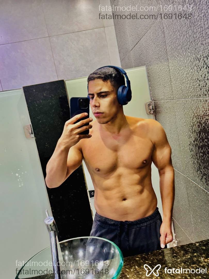 Acompanhante homem morena (o) de olhos castanhos - MorenoSarado