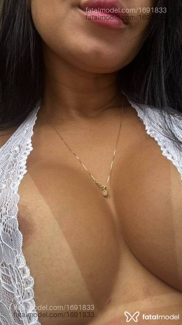 Acompanhante mulher morena (o) de olhos pretos - Lunna