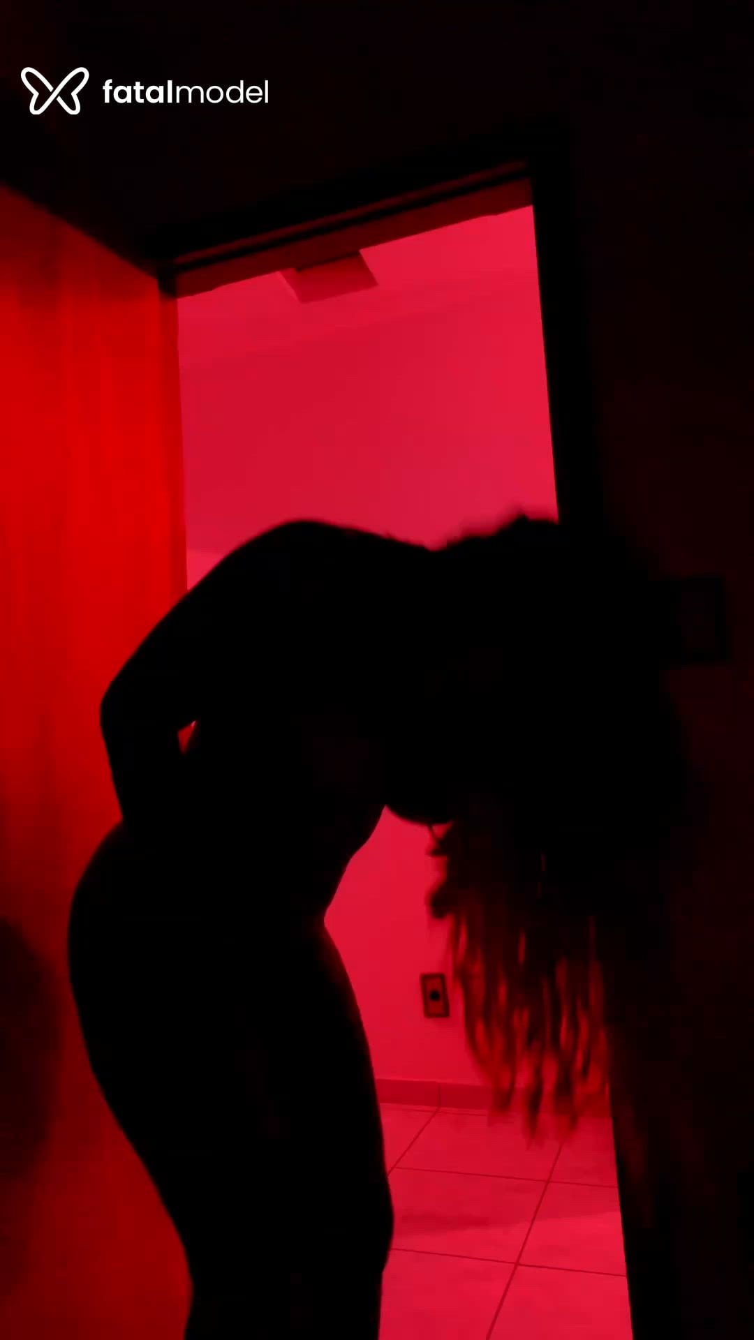Acompanhante mulher loira (o) de olhos pretos em Resende Acompanhante mulher loira (o) de olhos pretos em Resende - Isis Ferrari