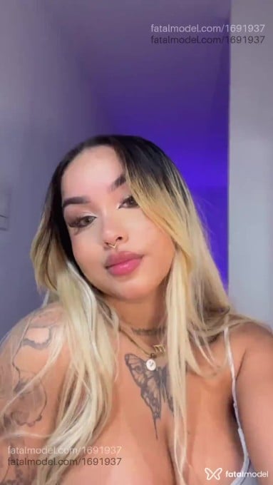 Acompanhante mulher loira (o) de olhos pretos em Resende Acompanhante mulher loira (o) de olhos pretos em Resende - Isis Ferrari