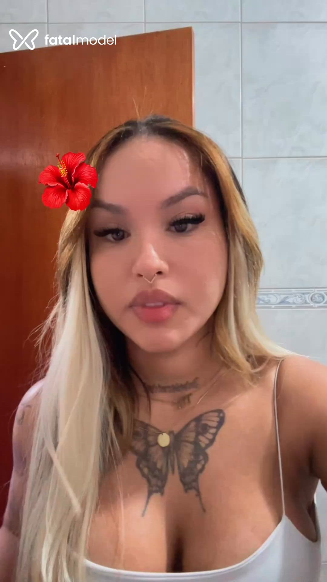 Acompanhante mulher loira (o) de olhos pretos - Isis Ferrari Acompanhante mulher loira (o) de olhos pretos - Isis Ferrari