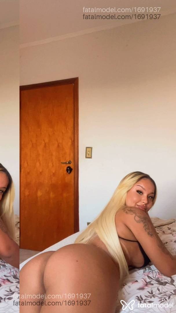 Acompanhante mulher loira (o) de olhos pretos - Isis Ferrari