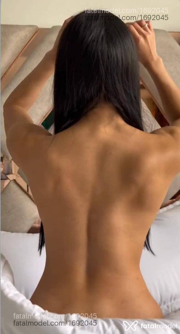Acompanhante mulher morena (o) de olhos pretos - Flávia