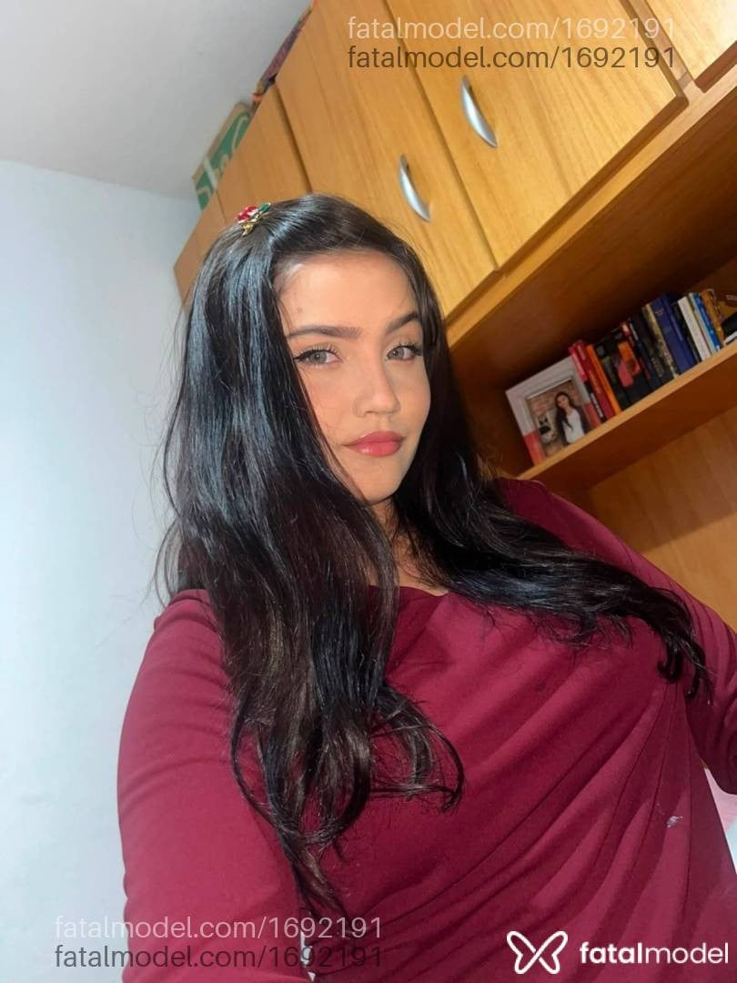 Acompanhante mulher com cabelo castanho de olhos castanhos - Yasmin Bertoline