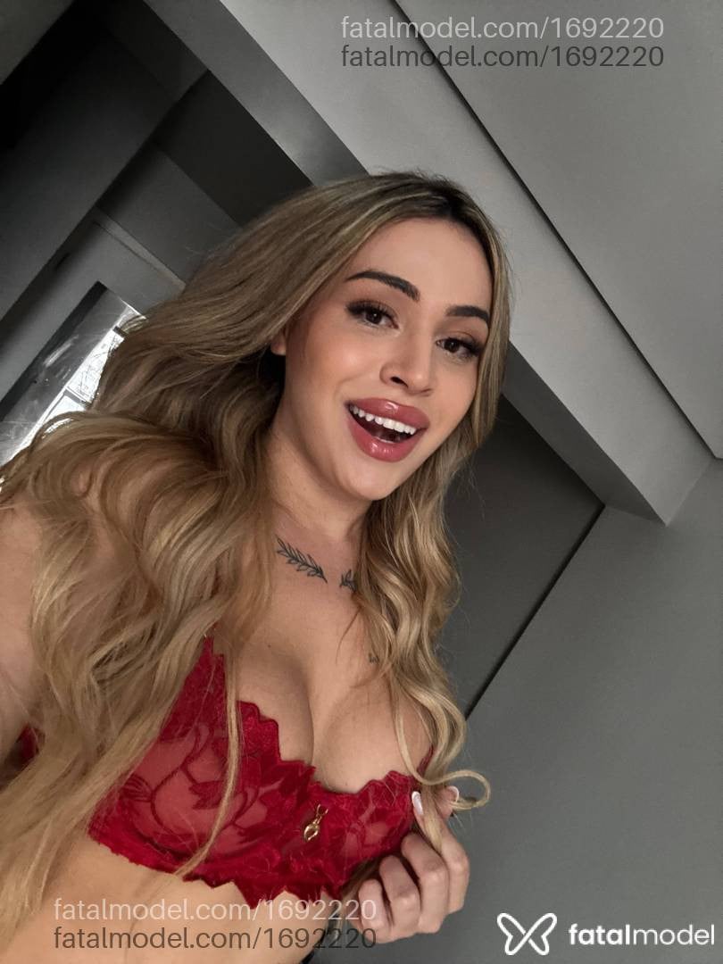 Acompanhante mulher trans loira (o) de olhos castanhos em Curitiba - Bia Lopes