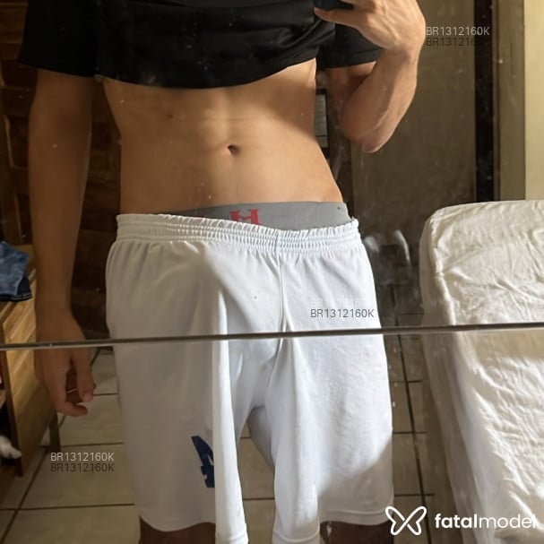 Acompanhante homem com cabelo castanho de olhos castanhos em Caruaru - Caio Felipe