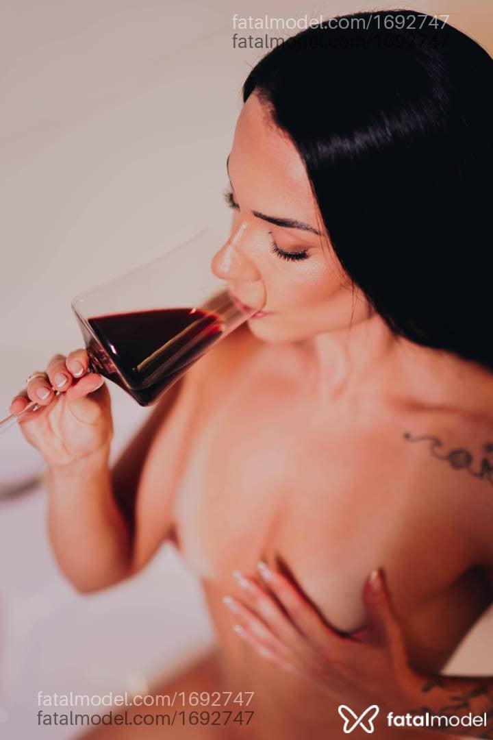 Acompanhante mulher morena (o) de olhos mel - Isabella Campos