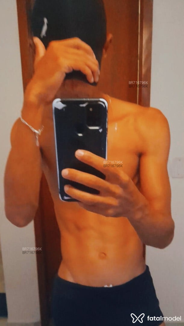 Acompanhante homem morena (o) de olhos castanhos em Queimados - Vitor Number