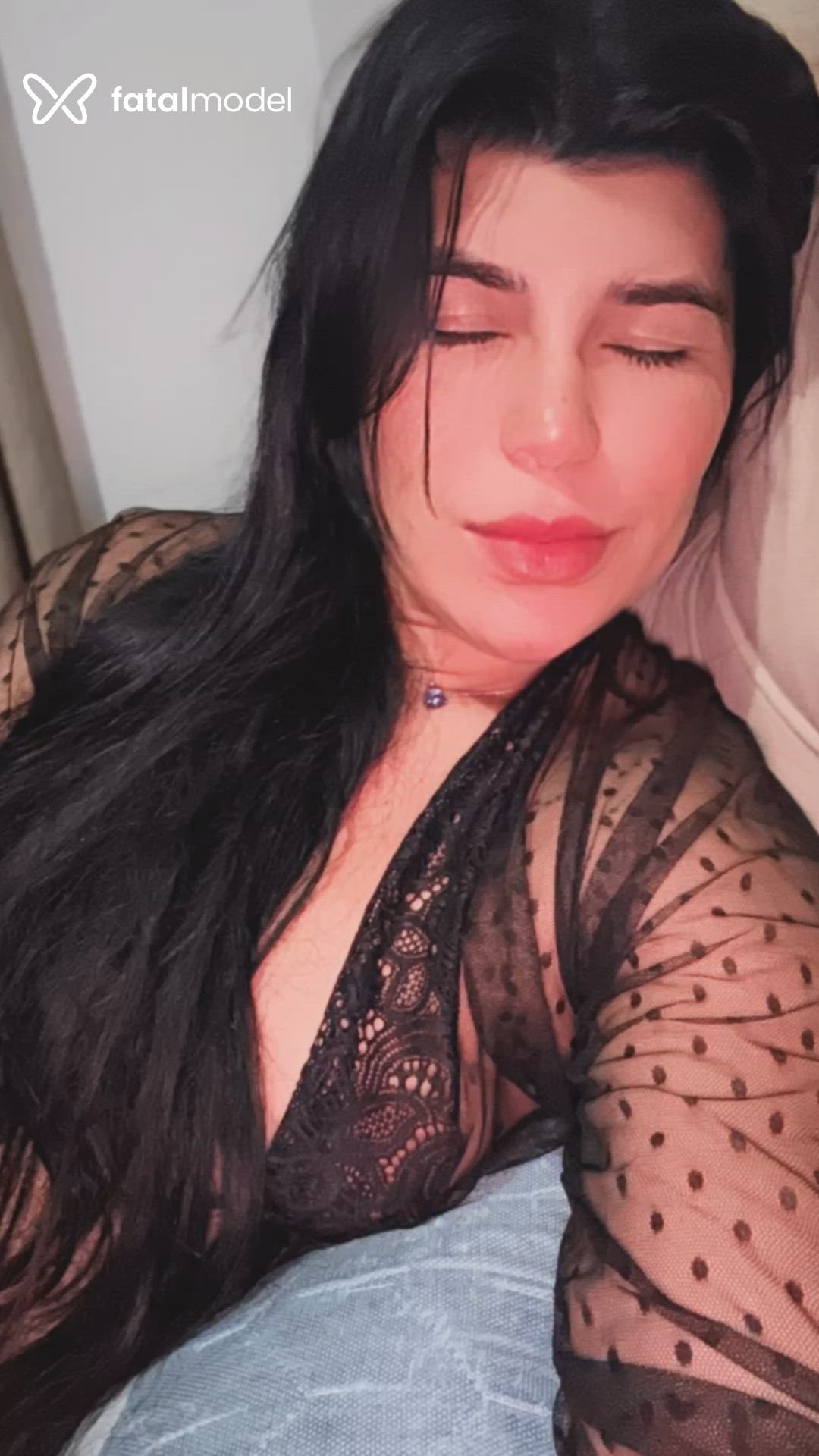 Acompanhante mulher morena (o) de olhos pretos - Rebeca Linhares