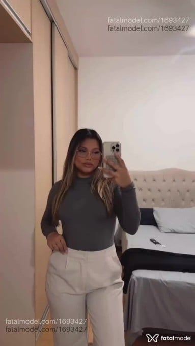 Acompanhante mulher com cabelo castanho de olhos pretos em Belo Horizonte - Iza Guedes