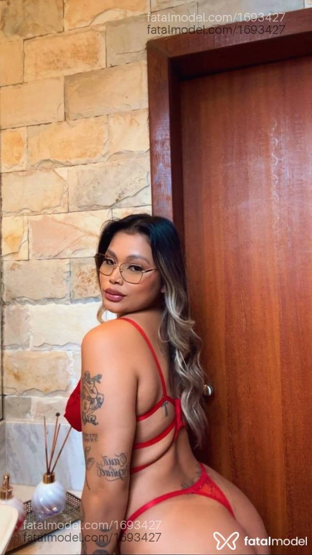 Acompanhante mulher com cabelo castanho de olhos pretos em Belo Horizonte - Iza Guedes