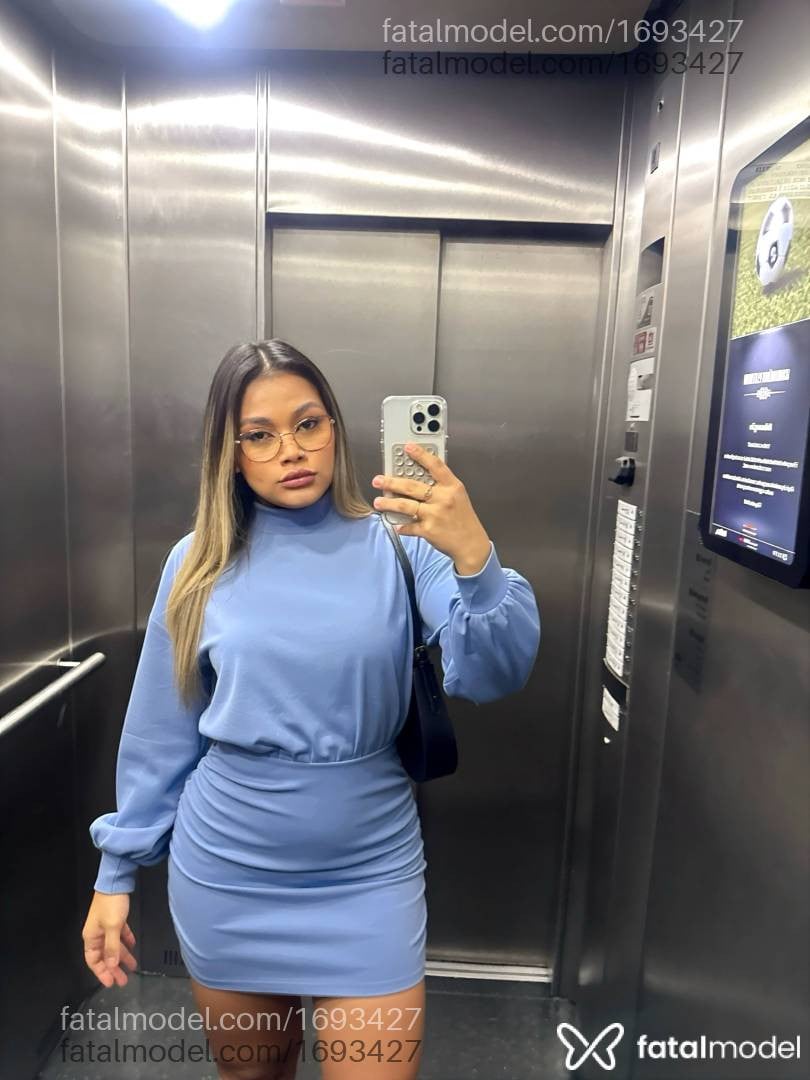 Acompanhante mulher com cabelo castanho de olhos pretos em Belo Horizonte - Iza Guedes